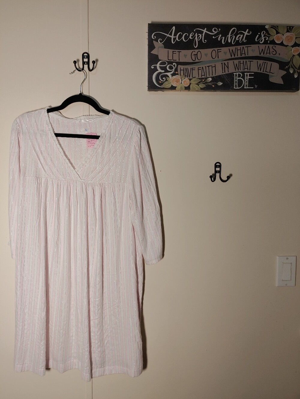 Feminine Croft & Barrow Medium Pink & Silver Striped Long Sleeve Nightgown